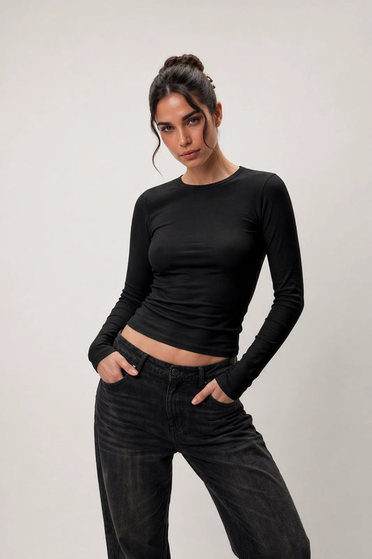 Women Fitted Long Sleeve T-Shirt in Black